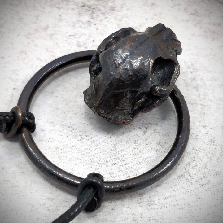 collier bijou crâne chat cuivre calciné noir skull morbide