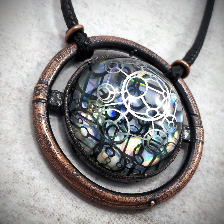 collier bijou holo holographique indus industriel biomec biomech biomecanique science fiction