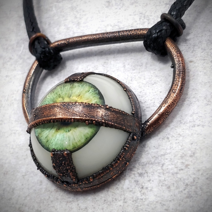Pendentif cuivre oeil industriel steampunk