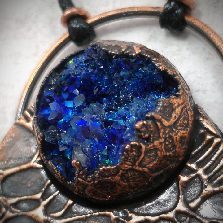 Bijou cuivre géode cristal biomech biomec biomecanique bleu alien