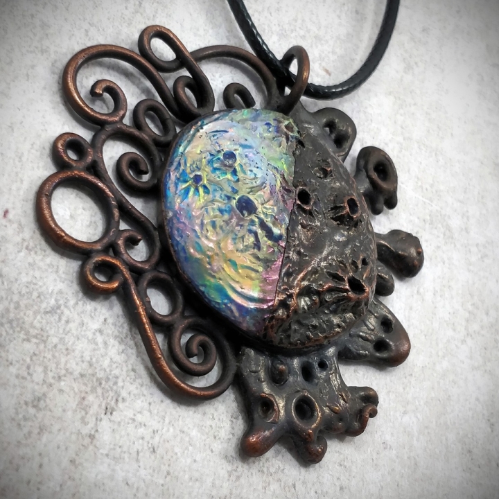 Pendentif lune cuivre croissante phase bijou collier holo holographique irisée