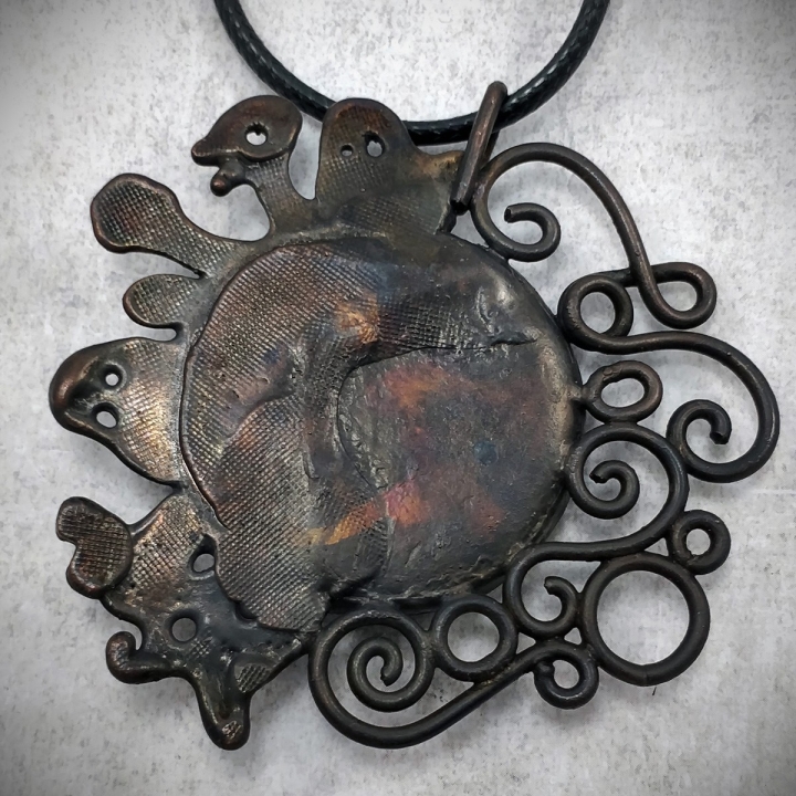 Pendentif lune cuivre croissante phase bijou collier holo holographique irisée