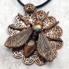 Pendentif cuivre fourmi volante dentelle insecte