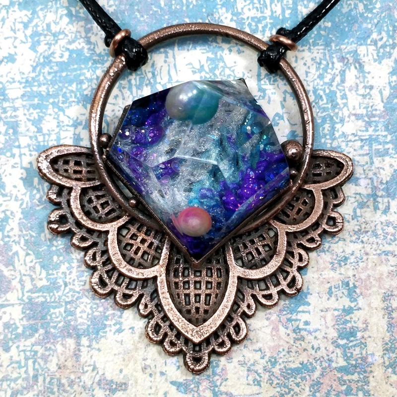 Pendentif cuivre fleur univers galaxie lotus dentelle fait-main