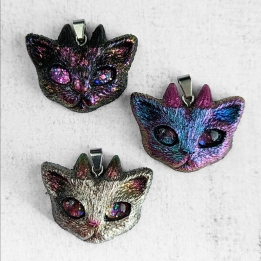 Pendentif chat démon