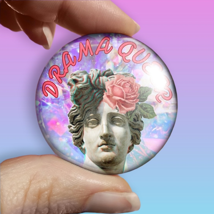 badge pins feministe neuroatypie syntwave vaporwave retrowave Drama queer