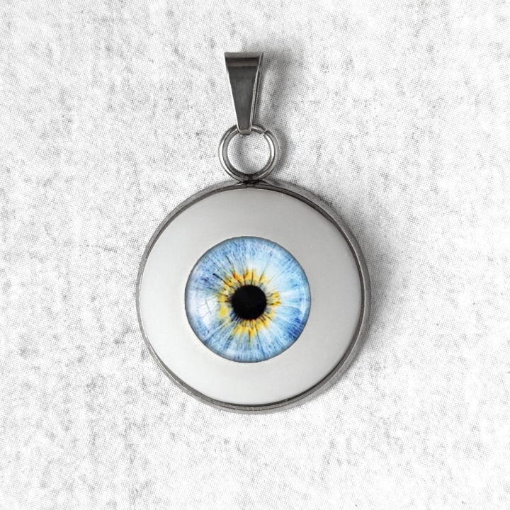 collier pendentif bijou œil humain oeil yeux creepy halloween bleu