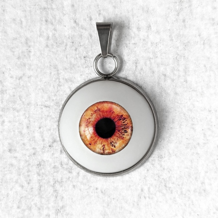 collier pendentif bijou œil humain oeil yeux creepy halloween marron