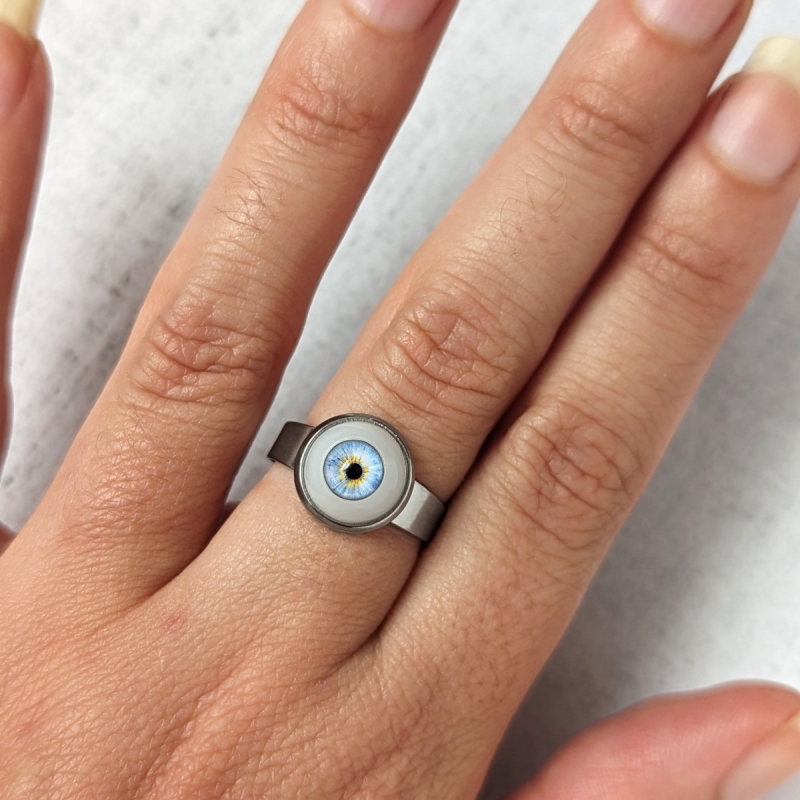 Bague bijou œil humain œil oeil yeux creepy halloween bleu gris