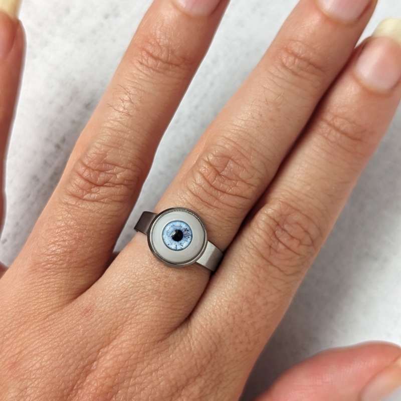 Bague bijou œil humain œil oeil yeux creepy halloween bleu gris