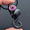 tentacule alien oeil rouge violet
