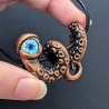 Tentacule alien oeil bleu