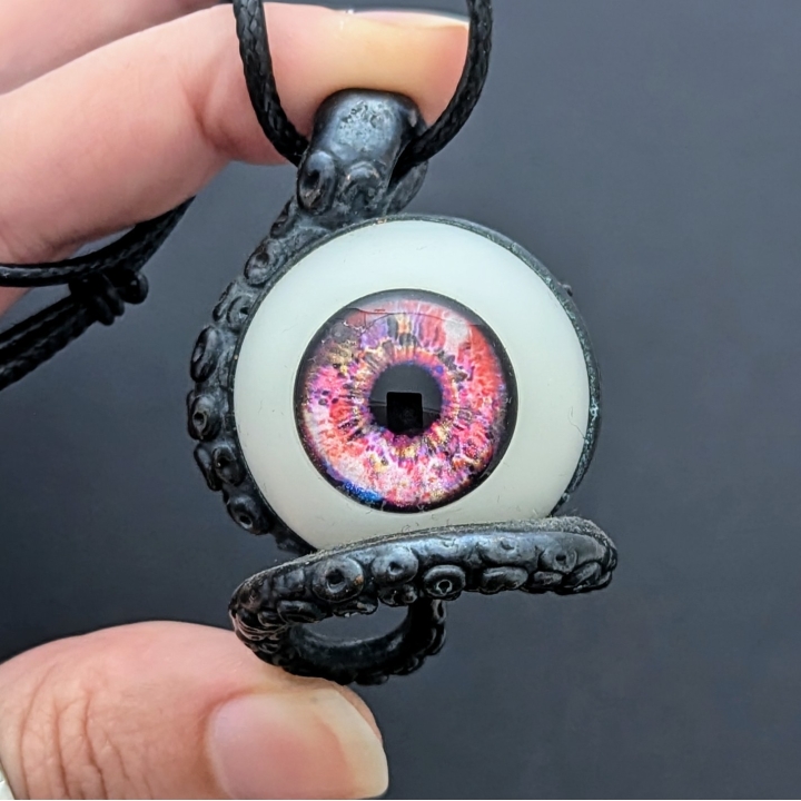 Tentacule alien oeil...d'une certaine couleur