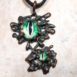 Pendentif organique cuivre oeil reptile dragon chat vert
