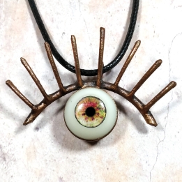 Pendentif sculpture oeil  résine mascara cuivre