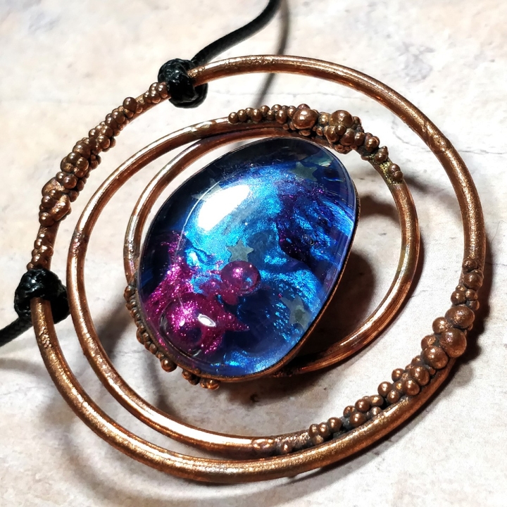 pendentif galaxy cuivre galaxie artisanal créateur créatrice